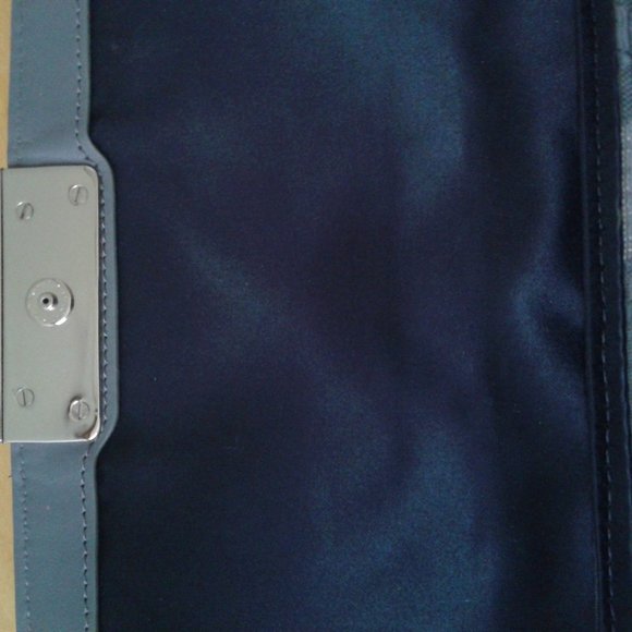 Coach Small Clutch. - Picture 10 of 10